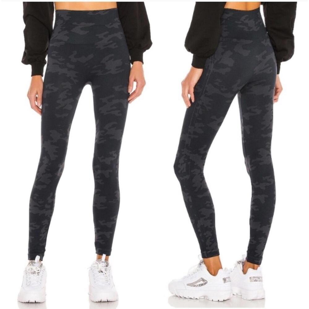 Spanx Women’s seamless camo leggings Size Medium NWT
